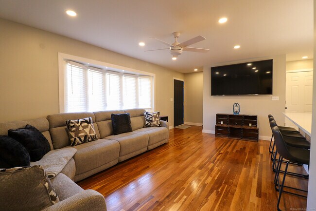 Building Photo - 14 Donat Dr