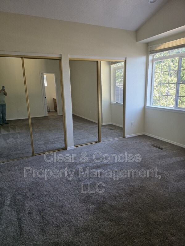 Building Photo - 4206 Royal Ave