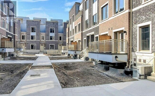 Building Photo - 151 Honeycrisp Cres