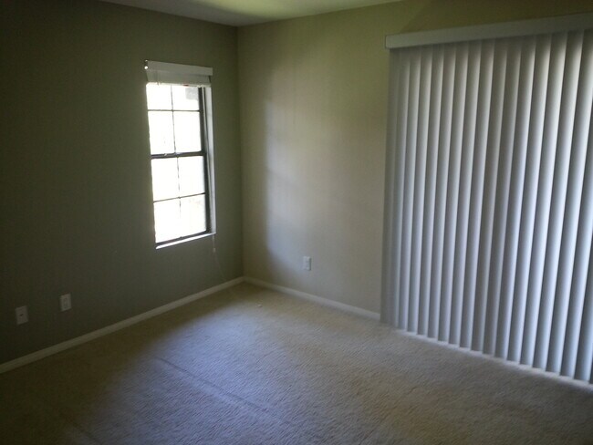 Building Photo - View and Move-in Ready