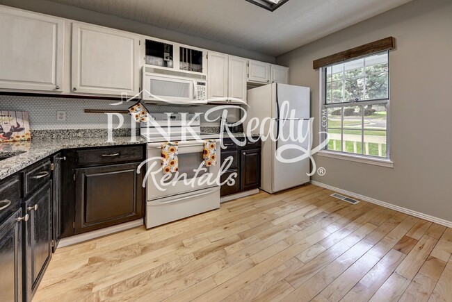 Building Photo - 502 Shady Crest Cir