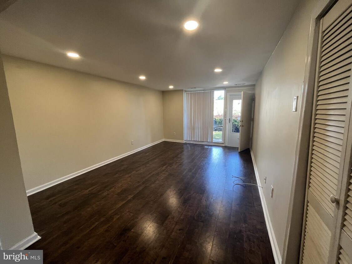 3337 Huntley Sq Dr Unit T2, Temple Hills, MD 20748 Room for Rent in