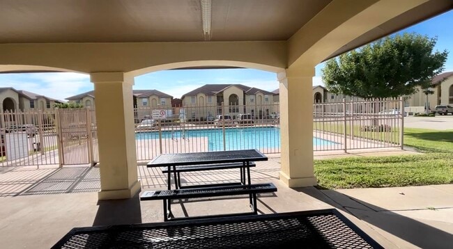 Building Photo - 9804 Cantera Ct