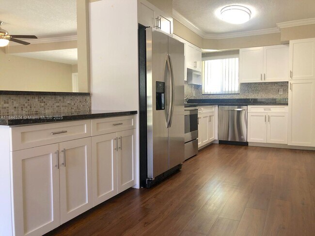 Foto del edificio - 2809 Middle River Dr