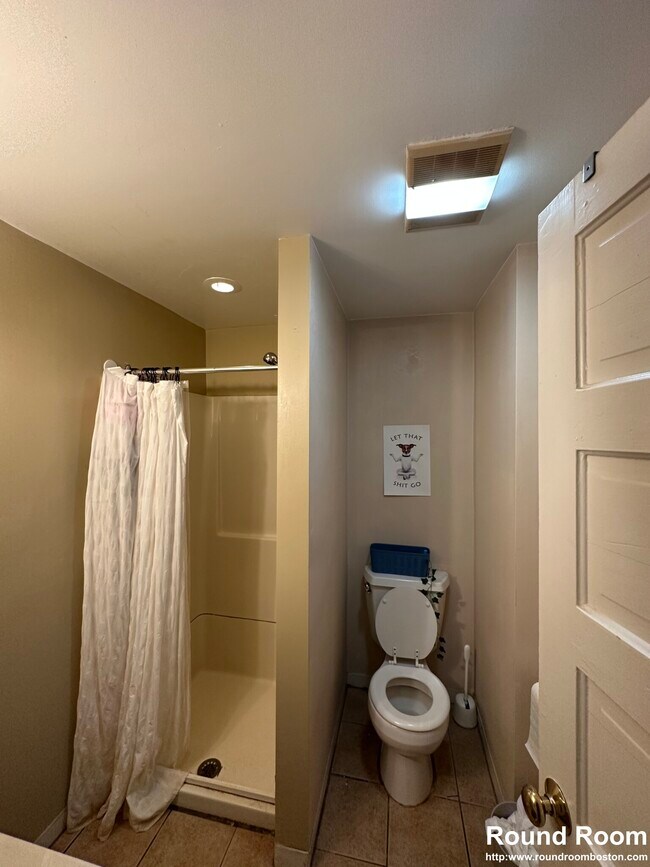 Building Photo - 10 Strathmore Rd