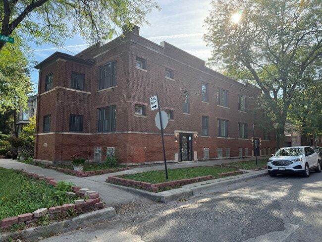 Building Photo - 3801 W Belle Plaine Ave