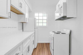 Building Photo - 635 8th St