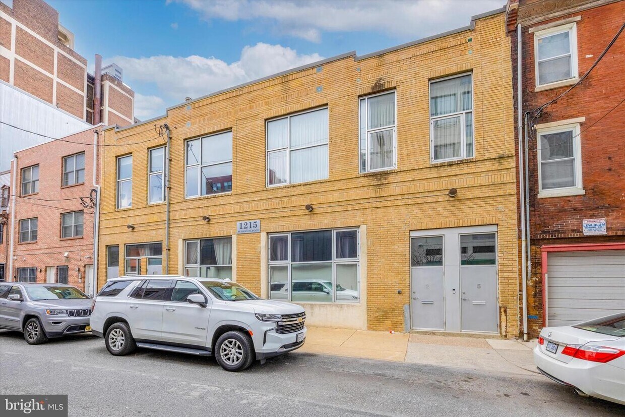 Primary Photo - 1215-21 Wood St