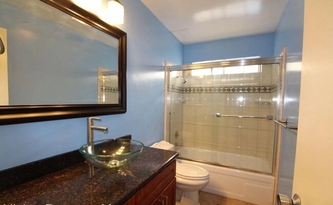 Building Photo - Beautiful 3 bedroom apartment in convenien...
