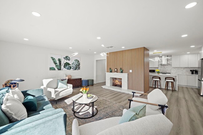 sala de estar - 5591 Heil Ave