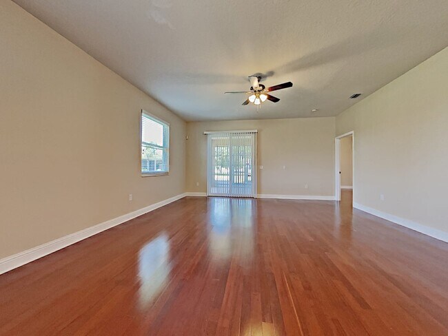 Building Photo - 1492 Hemingway Blvd