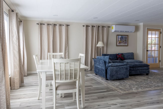 Foto del edificio - 1010 Palm Canyon Dr