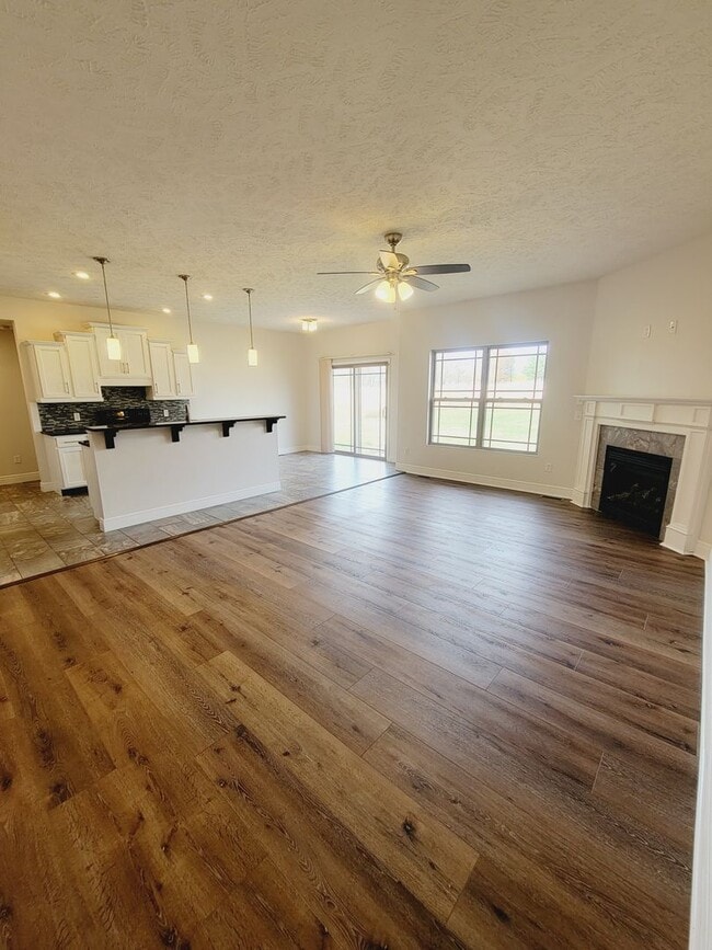 Building Photo - Bent Tree Subdivision - 4 Bedrooms w/ 3 Ca...