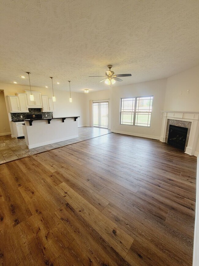 Foto del edificio - Bent Tree Subdivision - 4 Bedrooms w/ 3 Car Garage