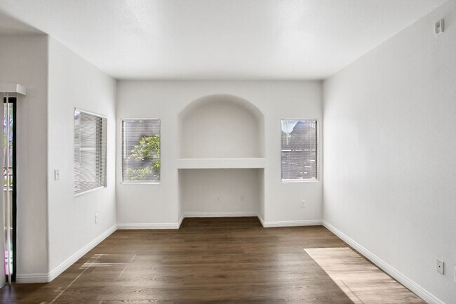 Foto del edificio - 2 Bedroom, 1st Floor Condo In Northwest Vegas