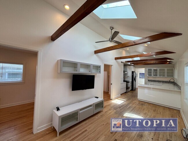 Foto del edificio - Charming, Sun-Filled 2BD/1BA Home on Quiet...