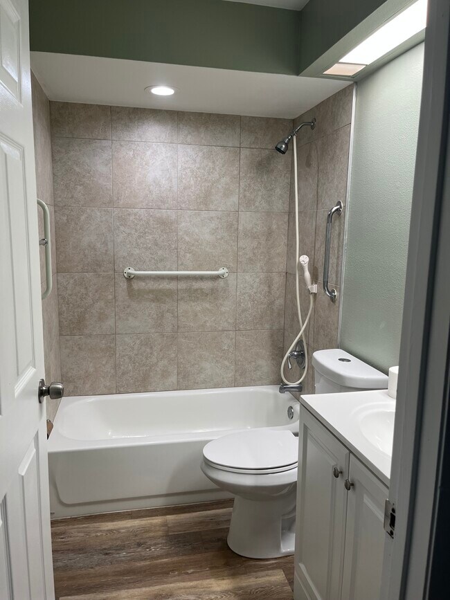 Foto del edificio - 101 Lake Hunter Dr