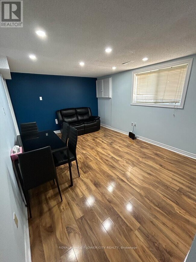 Building Photo - 4 Lascelles Blvd