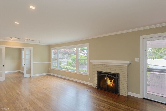 Foto del edificio - 3 br, 2 bath House - 3898 The Bishop House