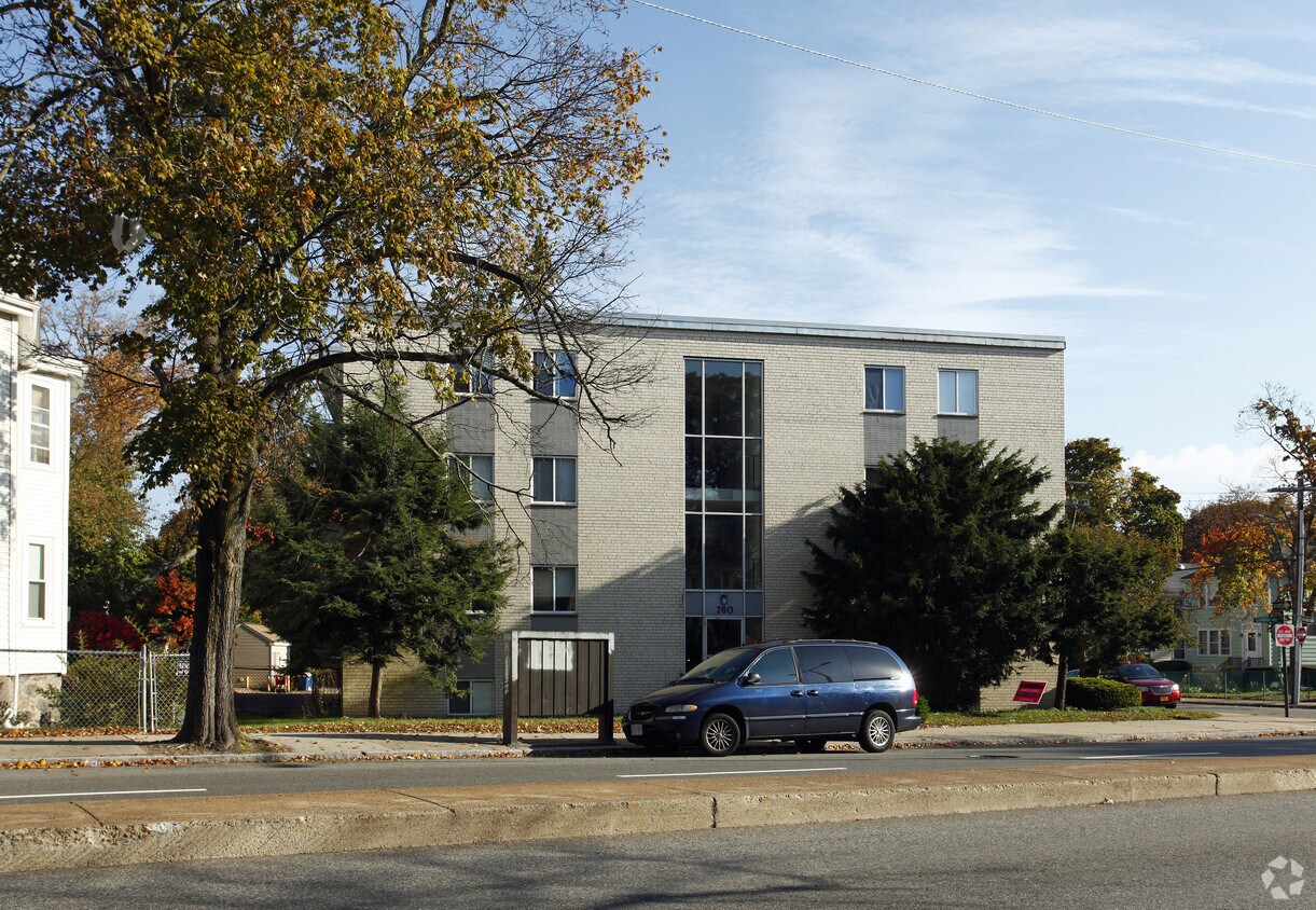 760 Cummins Highway Apartments Mattapan, MA