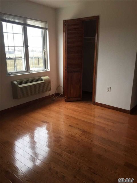 Foto del edificio - 144-49 Barclay Ave