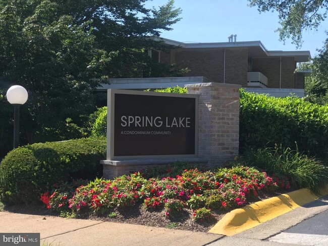 Foto del edificio - 7515 Spring Lake Dr