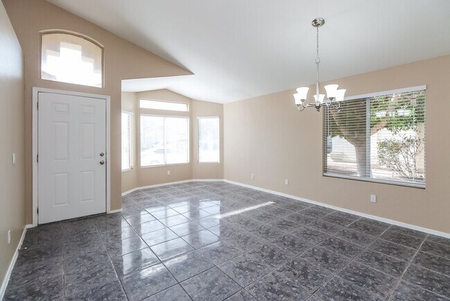 Building Photo - 832 E Baylor Ln