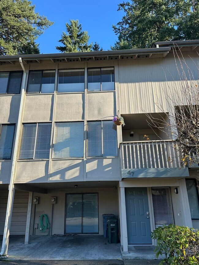 Foto del edificio - Gated Lakefront Rental Opportunity