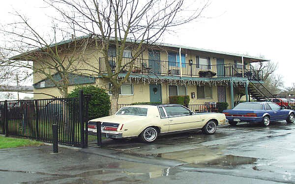 Building Photo - 3720-3740 Astoria St
