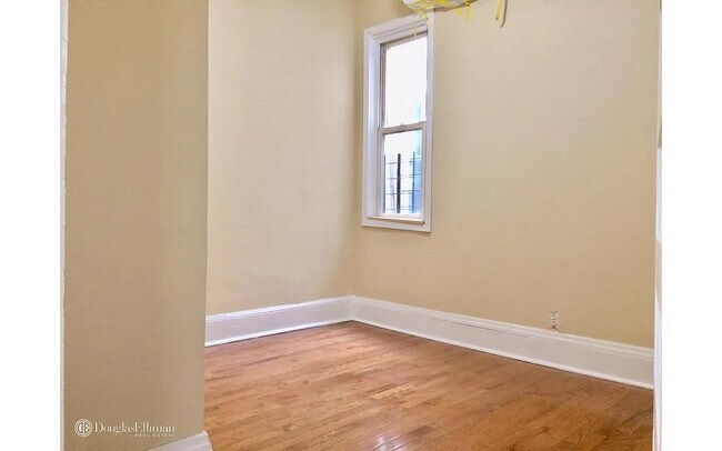 Foto del edificio - 262 E 26th St