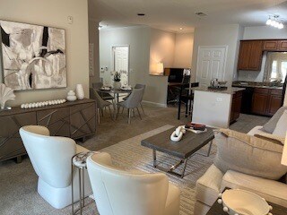 Sala de estar abierta - Kendall Lake Apartments