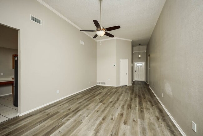Building Photo - 416 Deauville Dr