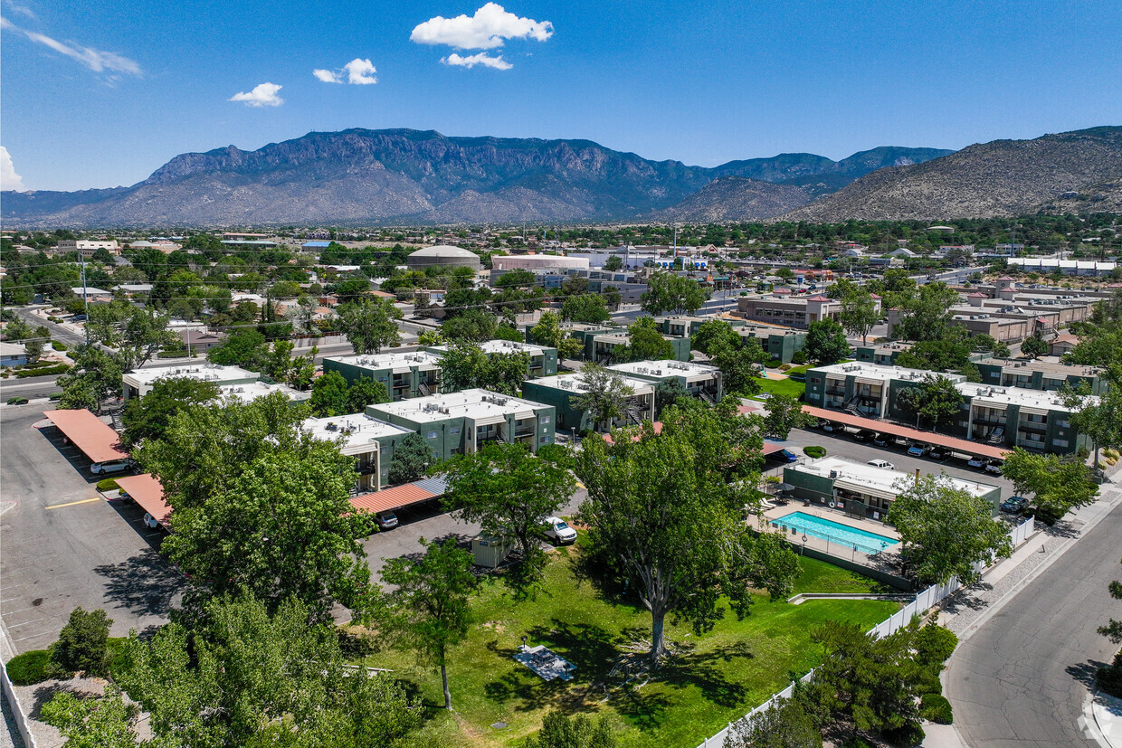 Vistas a las montañas Sandia - CIBOLA VILLAGE