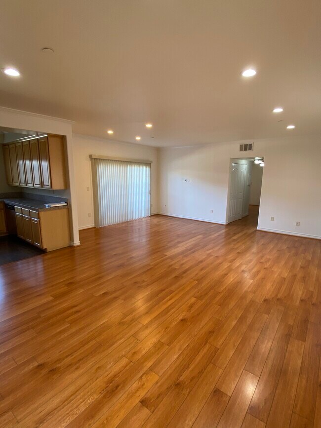Building Photo - 428 E Santa Anita Ave