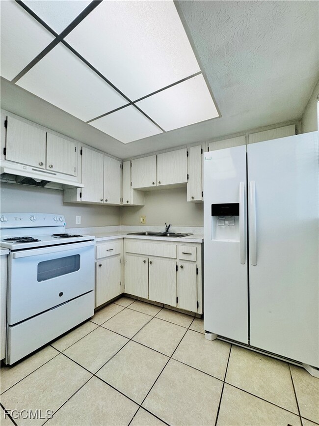 Building Photo - 3619 SE 9th Pl