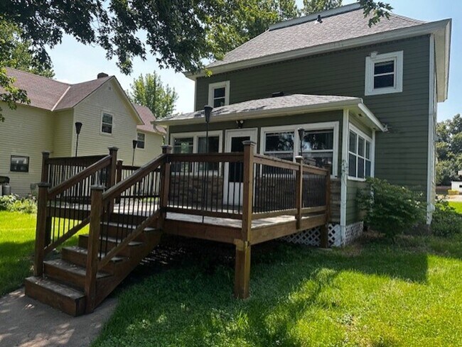 Building Photo - 3 Bedroom 2 Bath House located in Beautifu...