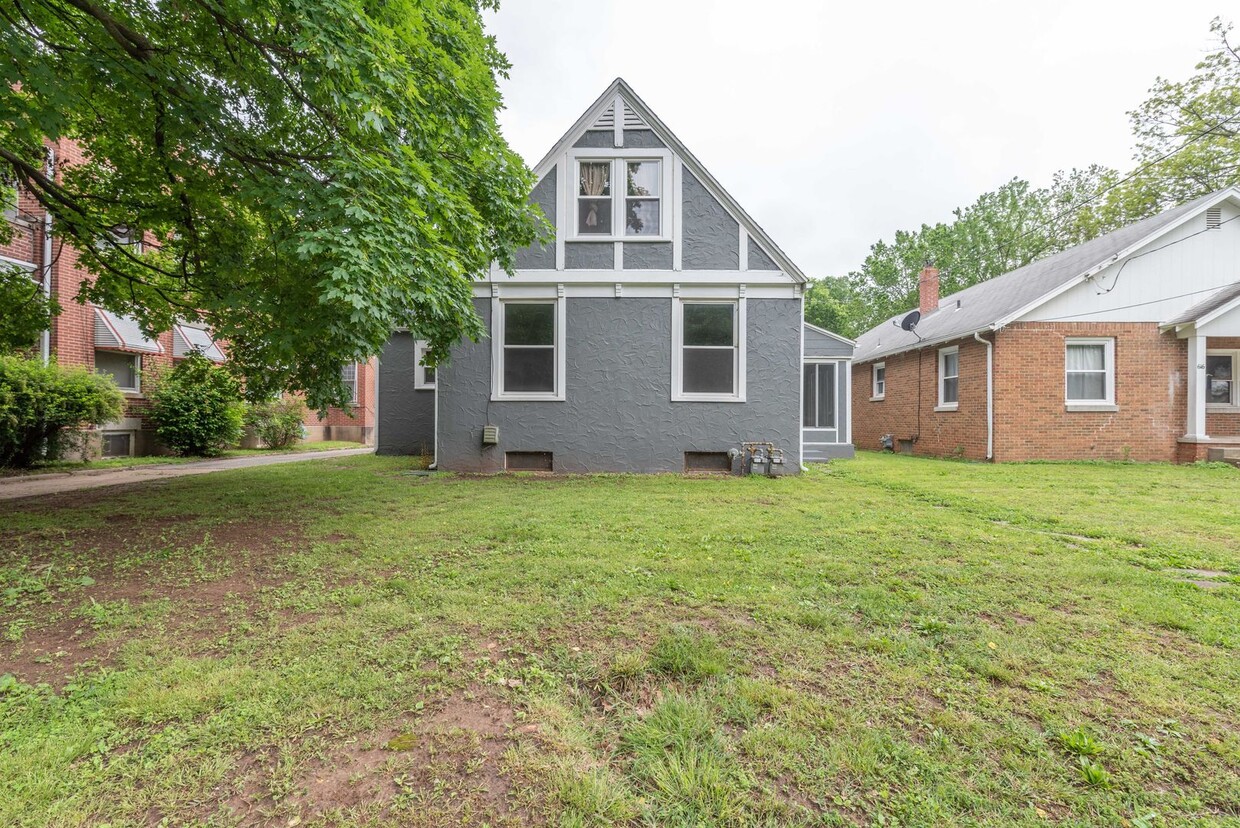 Primary Photo - 610 W State