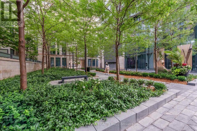 Photo du bâtiment - 1080 Bay St.