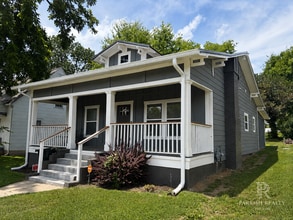 Building Photo - 710 Carson St