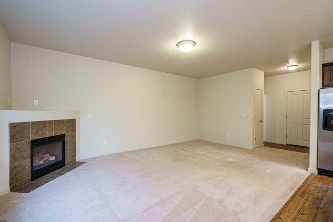 Foto del edificio - 3 Bedroom 2.5 Bath with Rasied Garden Beds - Felida Park Neighborhood
