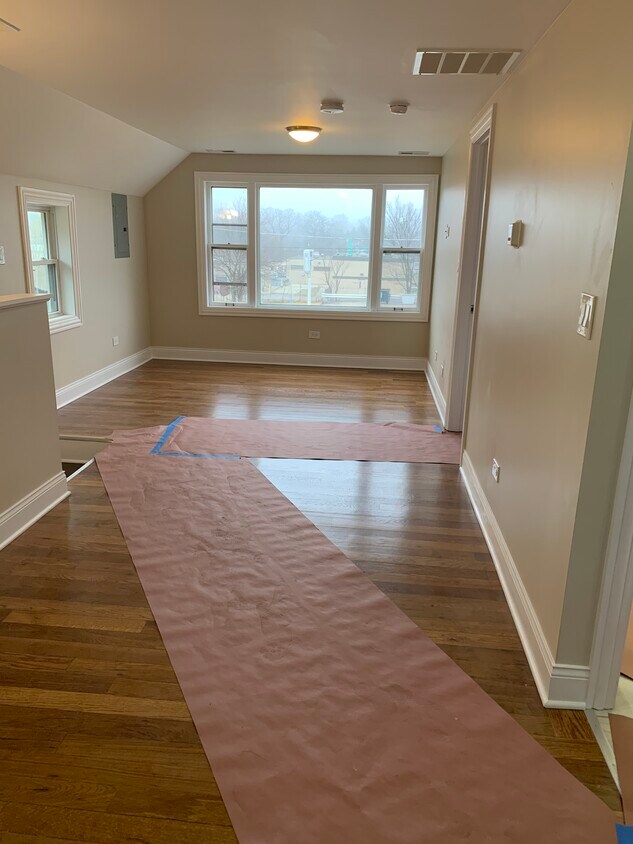 Living Room - 214 W Maple St