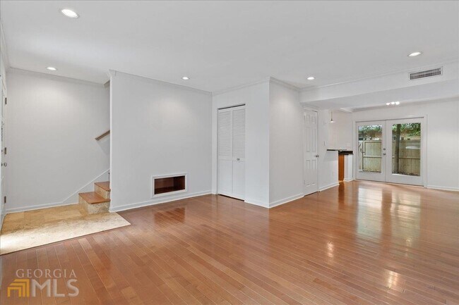 Building Photo - 100 Biscayne Dr NW
