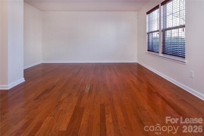 Foto del edificio - 9921 Kings Parade Blvd