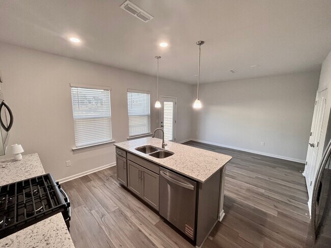 Building Photo - 2811 Farmhouse Dr