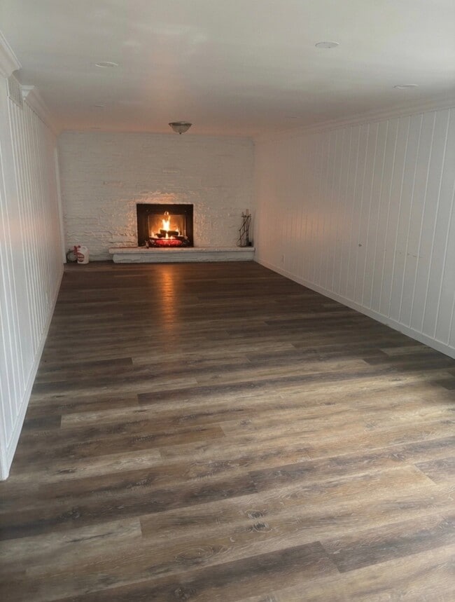 Building Photo - 1285 N 900 E