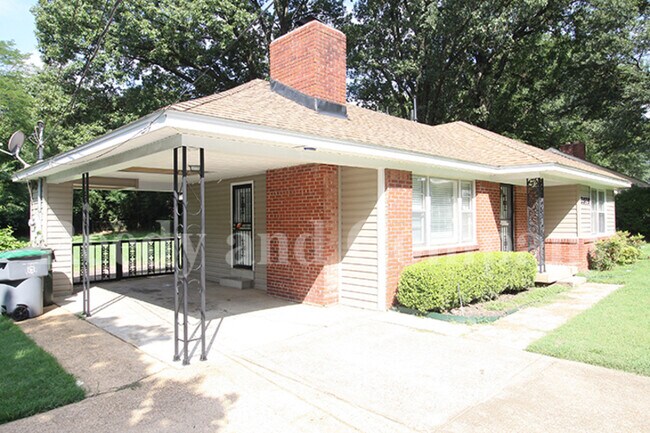 Building Photo - 2879 Signal St
