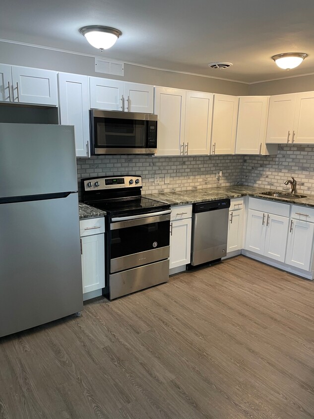 Foto principal - 4415 Crooks Rd
