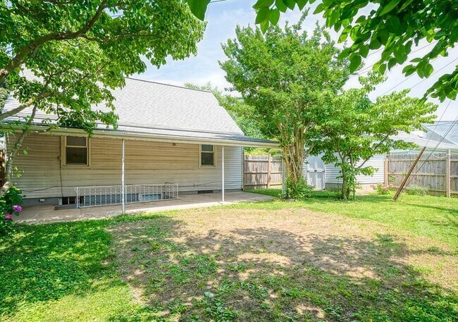 Foto del edificio - Spacious 4BR Family Home on Court Way | 1,875 Sq Ft | $2,593/mo