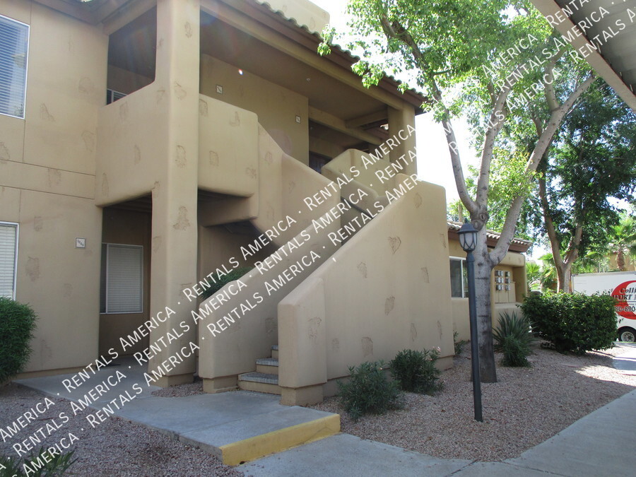 Primary Photo - Gated 1 Bed 1 Bath Lakeside Unit!