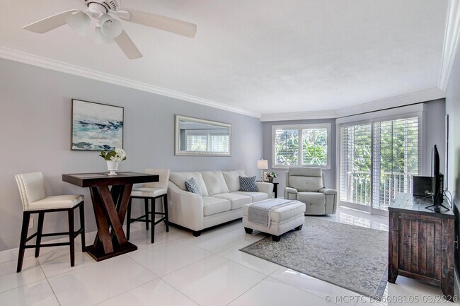 Foto del edificio - 2730 Banyan Rd